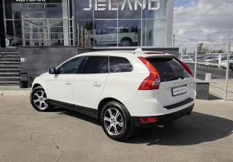 Подержанный автомобиль Volvo XC60 2011 года (7 фото)