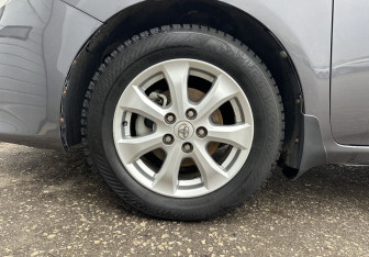 Подержанный автомобиль Toyota Corolla Sedan 2012 года (14 фото)