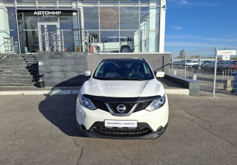 Подержанный автомобиль Nissan Qashqai 2014 года (2 фото)