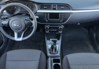 Подержанный автомобиль Kia Rio Hatchback 2019 года (10 фото)