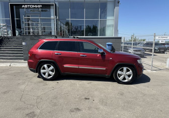 Подержанный автомобиль Jeep Grand Cherokee 2012 года (4 фото)