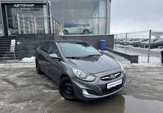 Подержанный автомобиль Hyundai Solaris Hatchback 2012 года (3 фото)