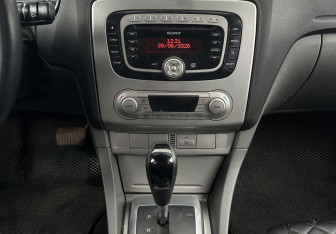 Подержанный автомобиль Ford Focus Hatchback 2009 года (11 фото)