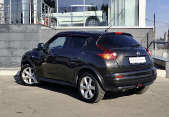 Подержанный автомобиль Nissan Juke 2011 года (7 фото)