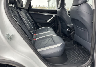 Подержанный автомобиль Geely Atlas 2024 года (12 фото)