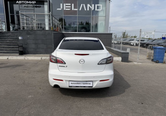 Подержанный автомобиль Mazda 3 Sedan 2013 года (6 фото)