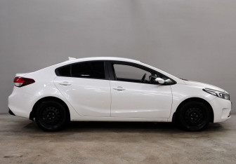 Подержанный автомобиль Kia Cerato Sedan 2019 года (8 фото)