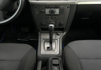 Подержанный автомобиль Opel Signum 2007 года (11 фото)