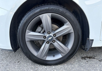 Подержанный автомобиль Chevrolet Cruze Hatchback 2014 года (14 фото)