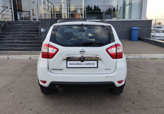 Подержанный автомобиль Nissan Terrano 2014 года (6 фото)