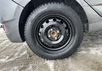 Подержанный автомобиль Hyundai Solaris Hatchback 2012 года (14 фото)