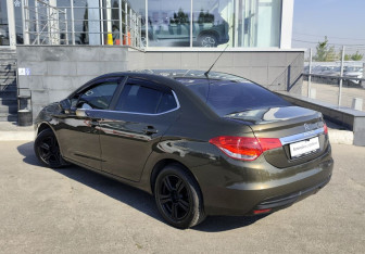 Подержанный автомобиль Citroen C4 Sedan 2013 года (7 фото)