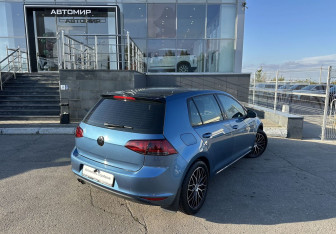 Подержанный автомобиль Volkswagen Golf Hatchback 2014 года (5 фото)