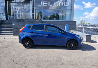 Подержанный автомобиль Hyundai Solaris Hatchback 2015 года (4 фото)