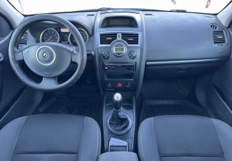 Подержанный автомобиль Renault Megane Sedan 2008 года (10 фото)