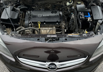 Подержанный автомобиль Opel Astra Hatchback 2013 года (13 фото)