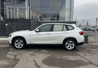 Подержанный автомобиль BMW X1 2012 года (8 фото)