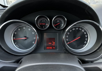 Подержанный автомобиль Opel Insignia Sedan 2012 года (9 фото)