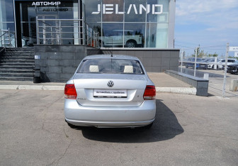 Подержанный автомобиль Volkswagen Polo Sedan 2011 года (6 фото)