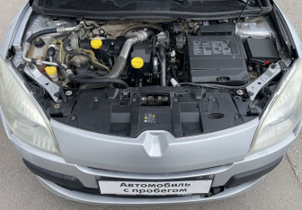 Подержанный автомобиль Renault Megane Hatchback 2010 года (13 фото)