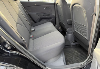 Подержанный автомобиль Kia Rio Hatchback 2011 года (12 фото)