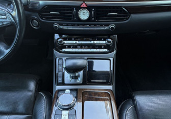 Подержанный автомобиль Genesis G90 2018 года (10 фото)