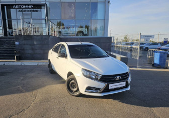 Подержанный автомобиль LADA (ВАЗ) Vesta Sedan 2019 года (3 фото)