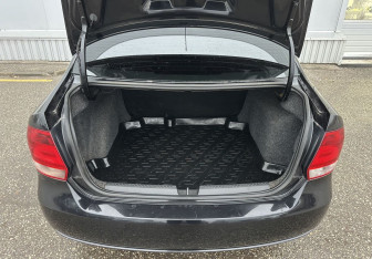 Подержанный автомобиль Volkswagen Polo Sedan 2012 года (15 фото)