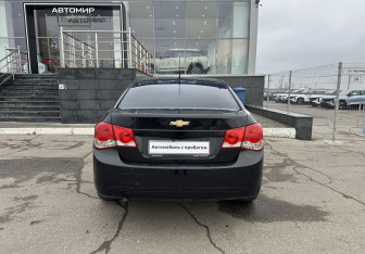 Подержанный автомобиль Chevrolet Cruze Sedan 2011 года (6 фото)