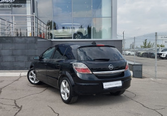 Подержанный автомобиль Opel Astra Hatchback 2007 года (7 фото)