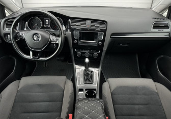 Подержанный автомобиль Volkswagen Golf Hatchback 2013 года (10 фото)