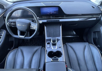 Подержанный автомобиль Omoda C5 2023 года (10 фото)