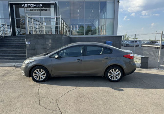Подержанный автомобиль Kia Cerato Sedan 2013 года (8 фото)