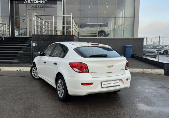 Подержанный автомобиль Chevrolet Cruze Hatchback 2013 года (7 фото)