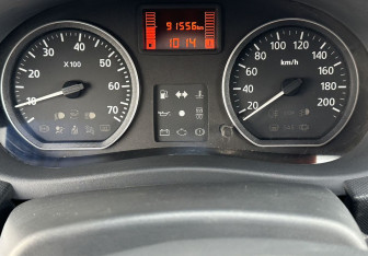 Подержанный автомобиль Renault Sandero 2012 года (9 фото)