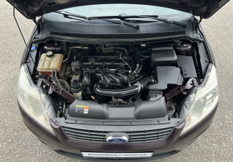 Подержанный автомобиль Ford Focus Hatchback 2009 года (13 фото)