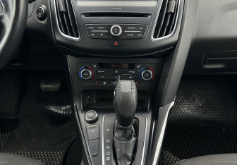 Подержанный автомобиль Ford Focus Hatchback 2016 года (11 фото)