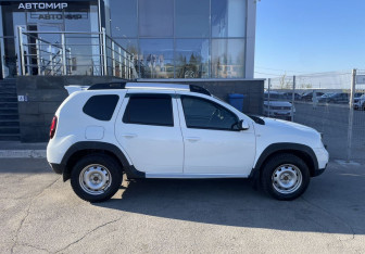 Подержанный автомобиль Renault Duster 2017 года (4 фото)