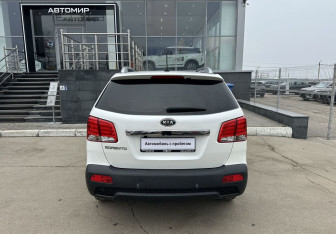 Подержанный автомобиль Kia Sorento 2011 года (6 фото)