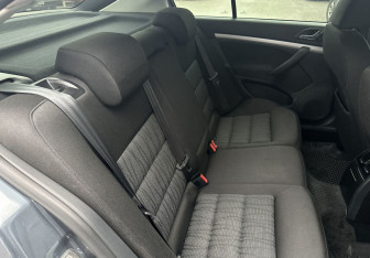 Подержанный автомобиль Skoda Octavia Wagon 2011 года (12 фото)