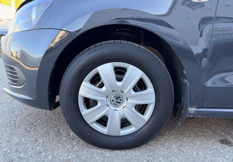 Подержанный автомобиль Volkswagen Polo Sedan 2013 года (15 фото)