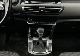 Подержанный автомобиль Kia Seltos 2020 года (11 фото)