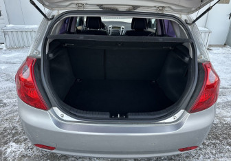 Подержанный автомобиль Kia Ceed Hatchback 2009 года (13 фото)