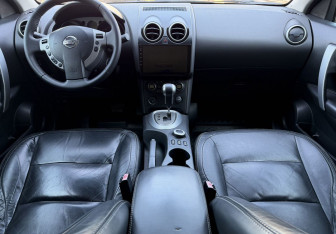 Подержанный автомобиль Nissan Qashqai 2008 года (10 фото)