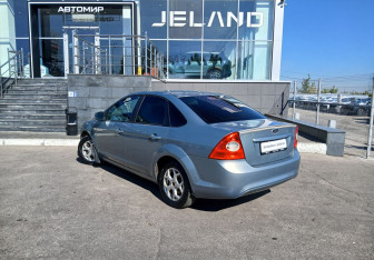 Подержанный автомобиль Ford Focus Sedan 2010 года (7 фото)