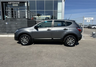 Подержанный автомобиль Nissan Qashqai 2012 года (8 фото)