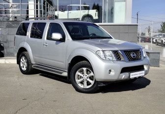 Подержанный автомобиль Nissan Pathfinder 2013 года (3 фото)