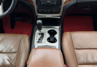 Подержанный автомобиль Jeep Grand Cherokee 2012 года (11 фото)