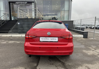 Подержанный автомобиль Volkswagen Jetta Sedan 2014 года (6 фото)