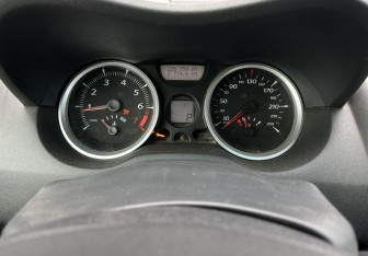 Подержанный автомобиль Renault Megane Sedan 2008 года (9 фото)